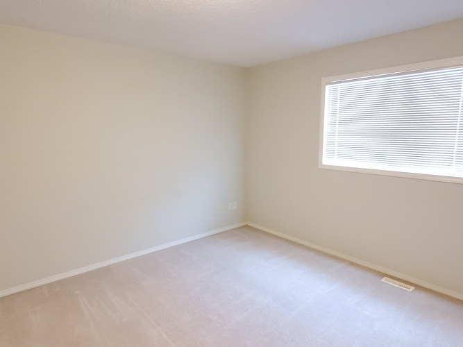 Townhouse For Rent 145 Old Boomer Road, Sylvan Lake, 3 Bedrooms, 1.5 Bathrooms