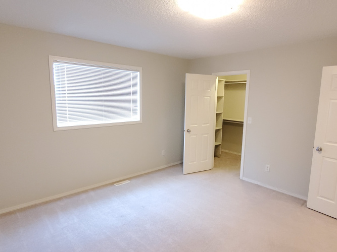 Townhouse For Rent 145 Old Boomer Road, Sylvan Lake, 3 Bedrooms, 1.5 Bathrooms