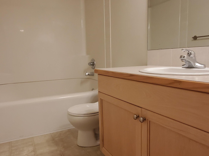 Townhouse For Rent 145 Old Boomer Road, Sylvan Lake, 3 Bedrooms, 1.5 Bathrooms