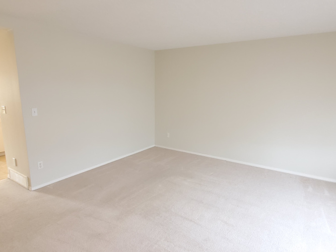 Townhouse For Rent 145 Old Boomer Road, Sylvan Lake, 3 Bedrooms, 1.5 Bathrooms