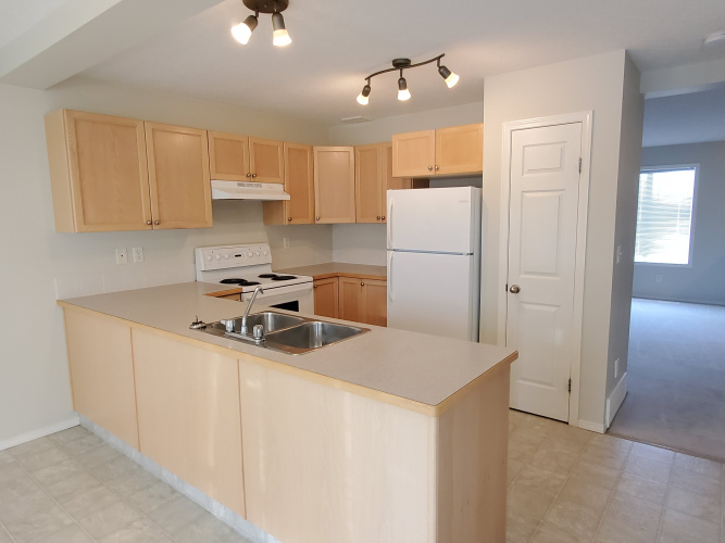 Townhouse For Rent 145 Old Boomer Road, Sylvan Lake, 3 Bedrooms, 1.5 Bathrooms