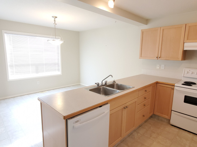 Townhouse For Rent 145 Old Boomer Road, Sylvan Lake, 3 Bedrooms, 1.5 Bathrooms