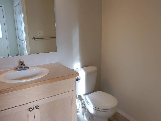 Townhouse For Rent 145 Old Boomer Road, Sylvan Lake, 3 Bedrooms, 1.5 Bathrooms
