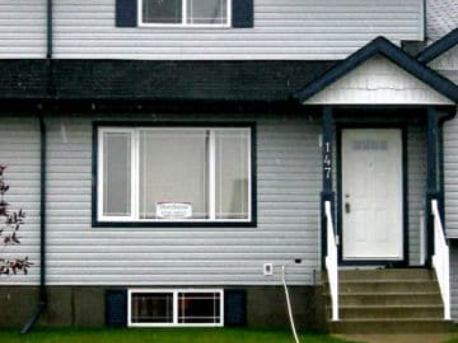 Townhouse For Rent 145 Old Boomer Road, Sylvan Lake, 3 Bedrooms, 1.5 Bathrooms
