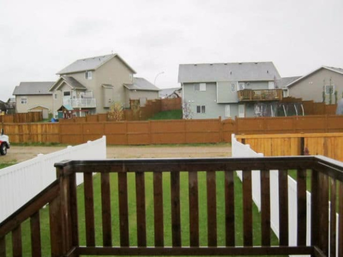 Townhouse For Rent 145 Old Boomer Road, Sylvan Lake, 3 Bedrooms, 1.5 Bathrooms