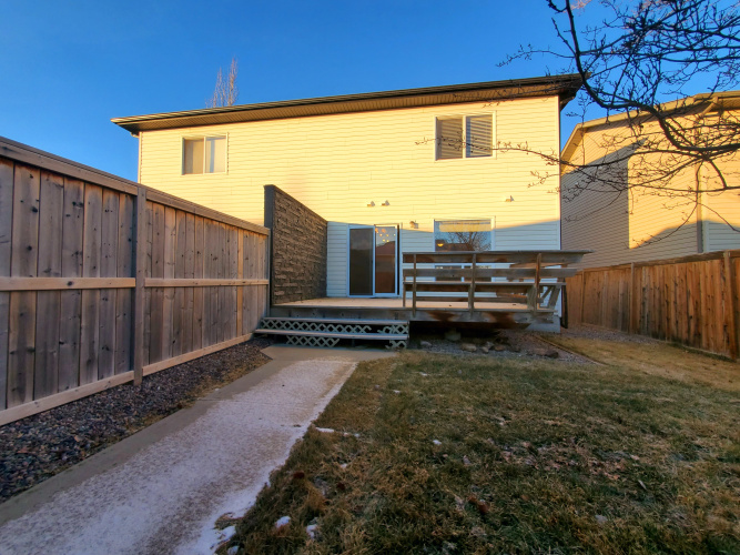 Townhouse For Rent 193 Ibbotson Close, Red Deer, 2 Bedroom, 2.5 Bathroom