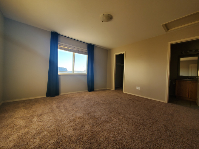 Townhouse For Rent 193 Ibbotson Close, Red Deer, 2 Bedroom, 2.5 Bathroom