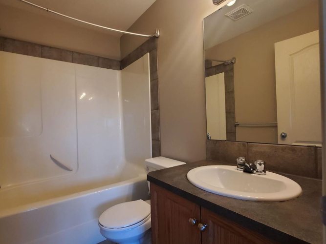 Townhouse For Rent 193 Ibbotson Close, Red Deer, 2 Bedroom, 2.5 Bathroom
