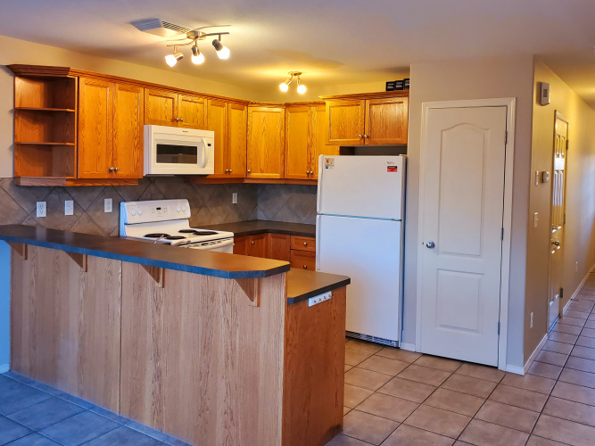Townhouse For Rent 193 Ibbotson Close, Red Deer, 2 Bedroom, 2.5 Bathroom