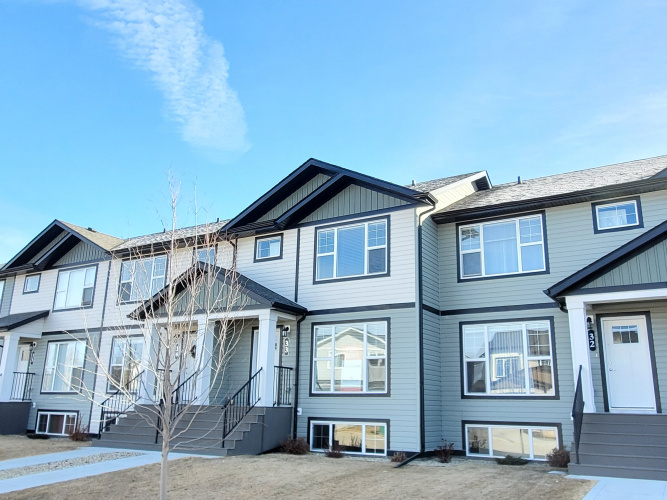 Townhouse For Rent 33 Hawthorn Place, Sylvan Lake, 3 Bedrooms, 2.5 Bathrooms