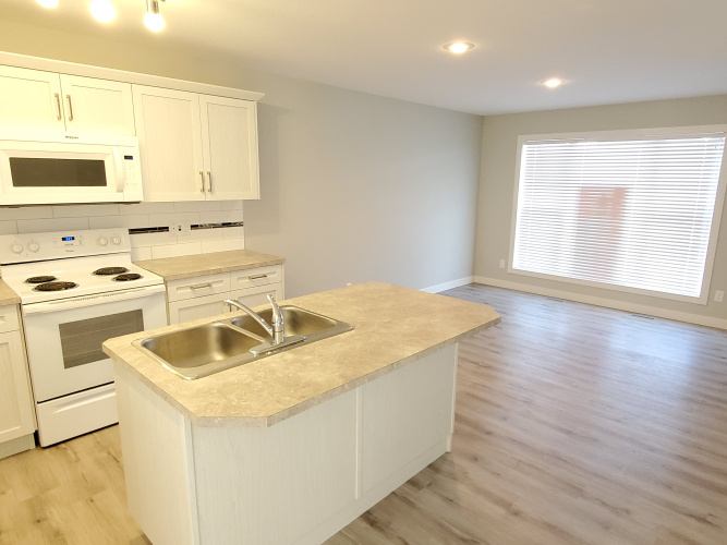 Townhouse For Rent 33 Hawthorn Place, Sylvan Lake, 3 Bedrooms, 2.5 Bathrooms