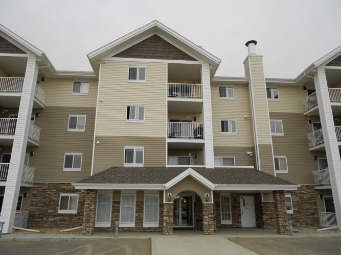 Condo For Rent 213 - 3 Broadway Rise, Sylvan Lake, 2 Bedrooms, 2 Bathrooms
