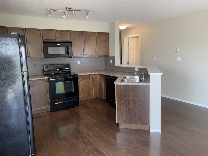 Condo For Rent 213 - 3 Broadway Rise, Sylvan Lake, 2 Bedrooms, 2 Bathrooms