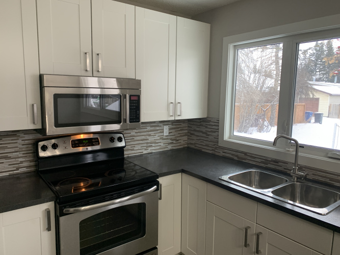 Upper For Rent Main, 3721 45 Street, Red Deer, 3 Bedrooms, 1 Bathroom